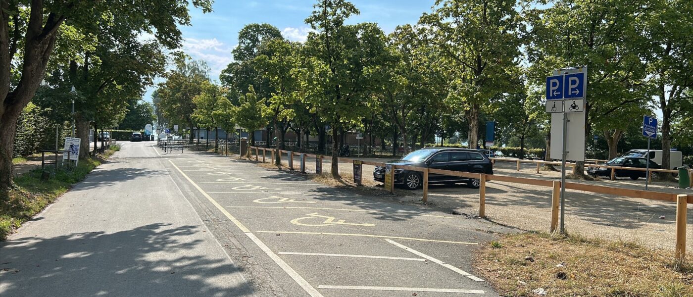 Ein leerer Parkplatz