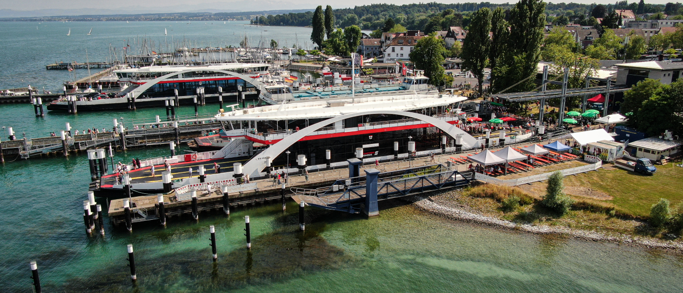 Luftaufnahme vom Fährhafen Konstanz/Staad vom Taufevent für das neue LNG-Fährschiff "Richmond".